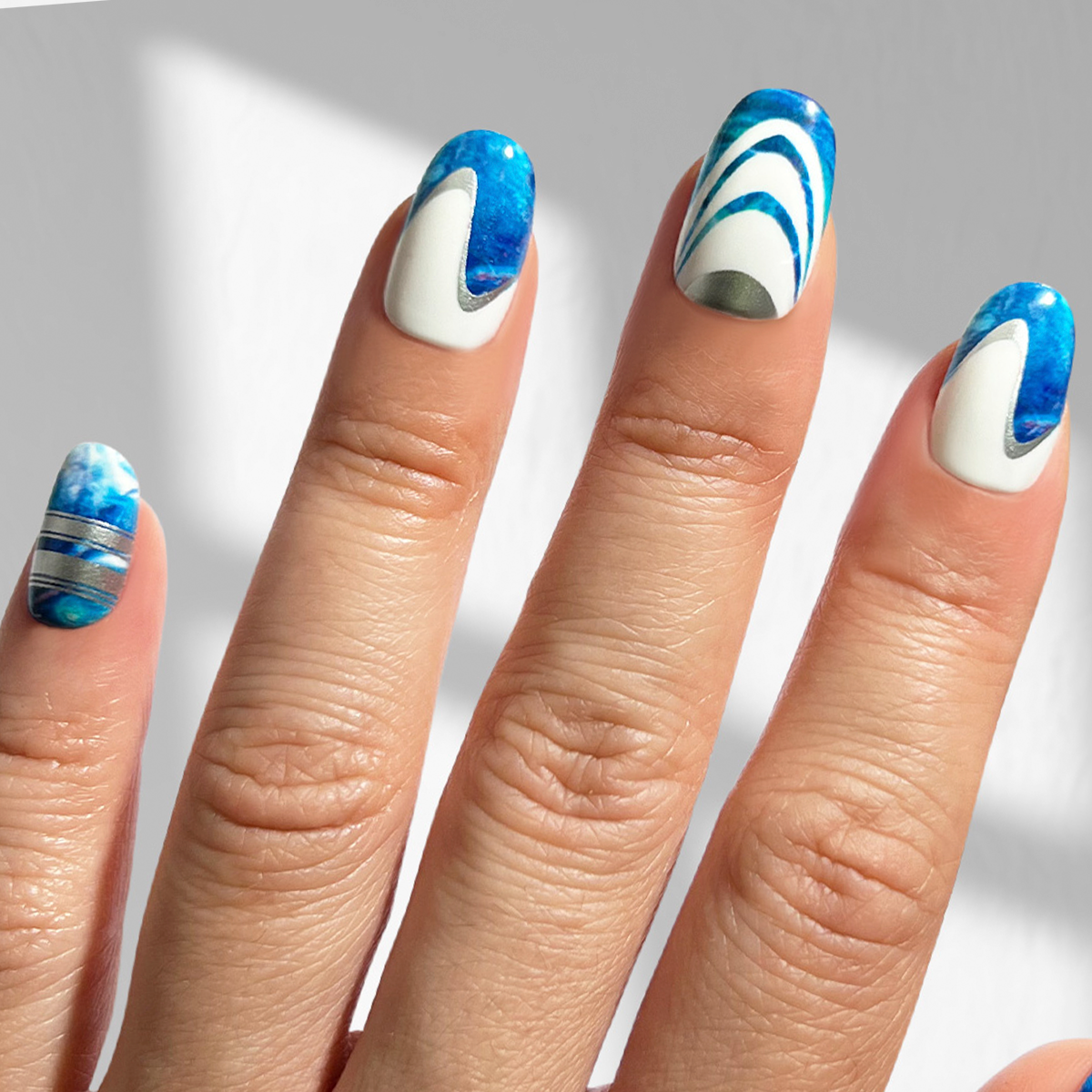 Ocean Glint - Oval Sustainable Nails